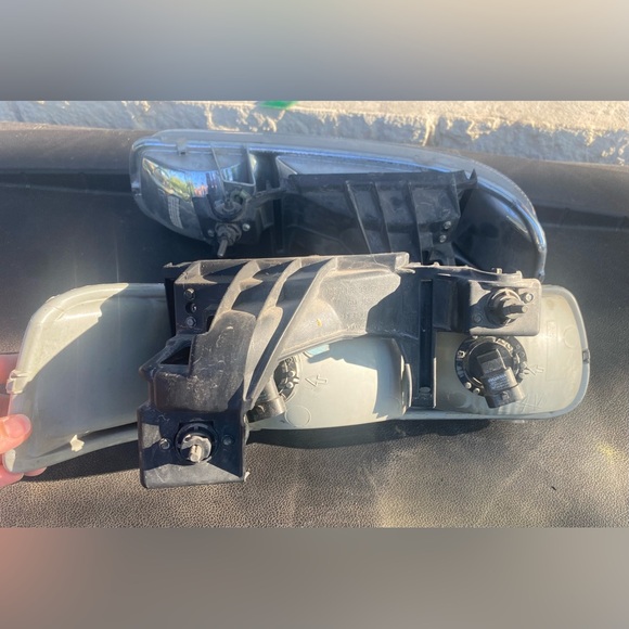 2005 Chevy Tahoe Pair Of Headlights Headlamp OEM GM 16524538 - Picture 3 of 6